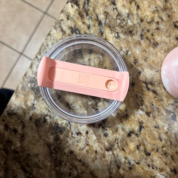 Stanley 40oz quencher tumbler peach tie dye (limited edition) **S4** - Picture 5 of 6